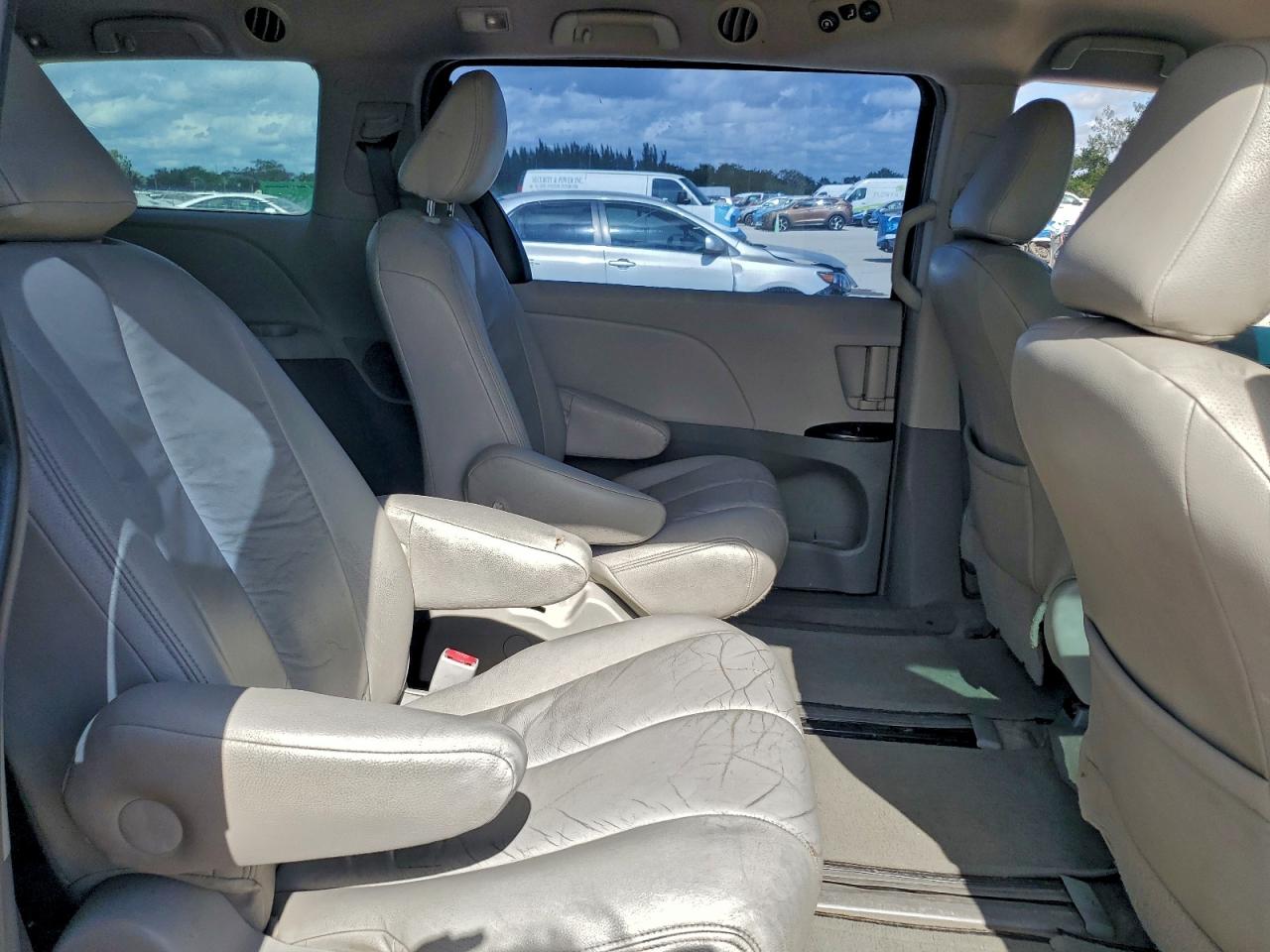 2011 Toyota Sienna VIN: 5TDZK3DC1BS164333 Lot: 94468965