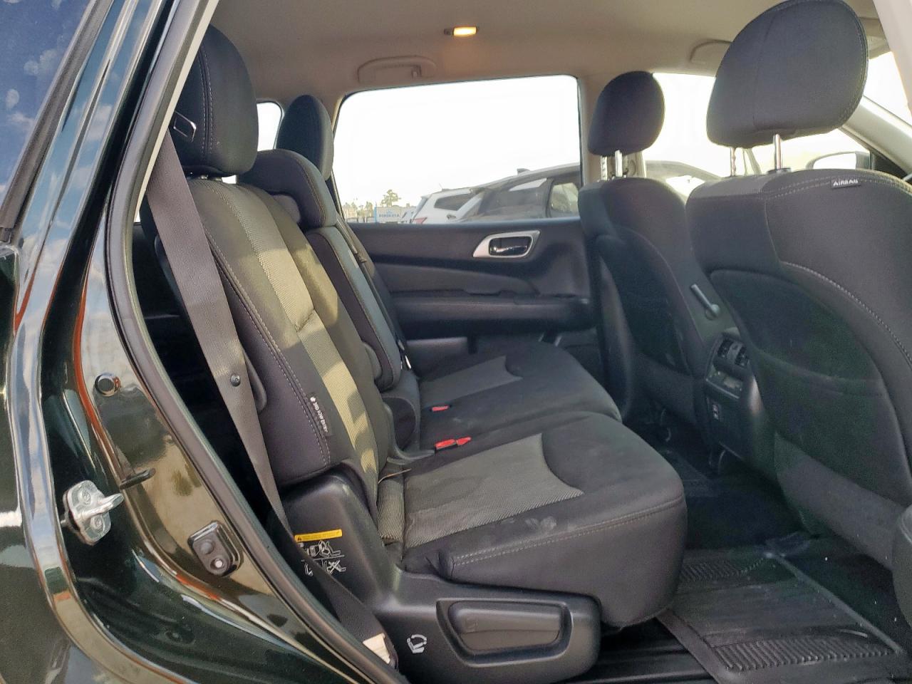 2018 Nissan Pathfinder S VIN: 5N1DR2MM5JC655699 Lot: 92647835