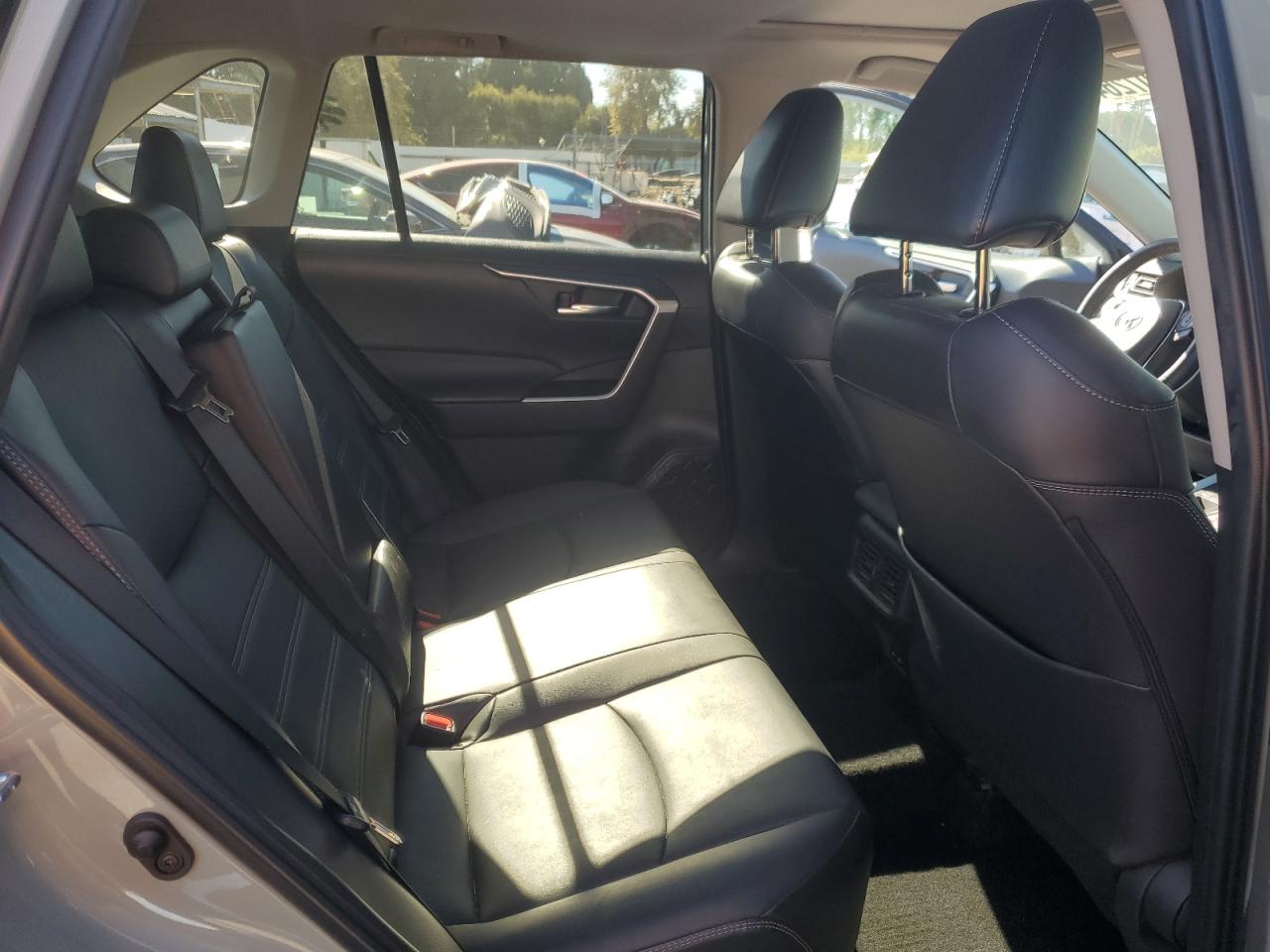 2022 Toyota Rav4 Xle Premium VIN: 2T3C1RFV4NW220570 Lot: 92072645