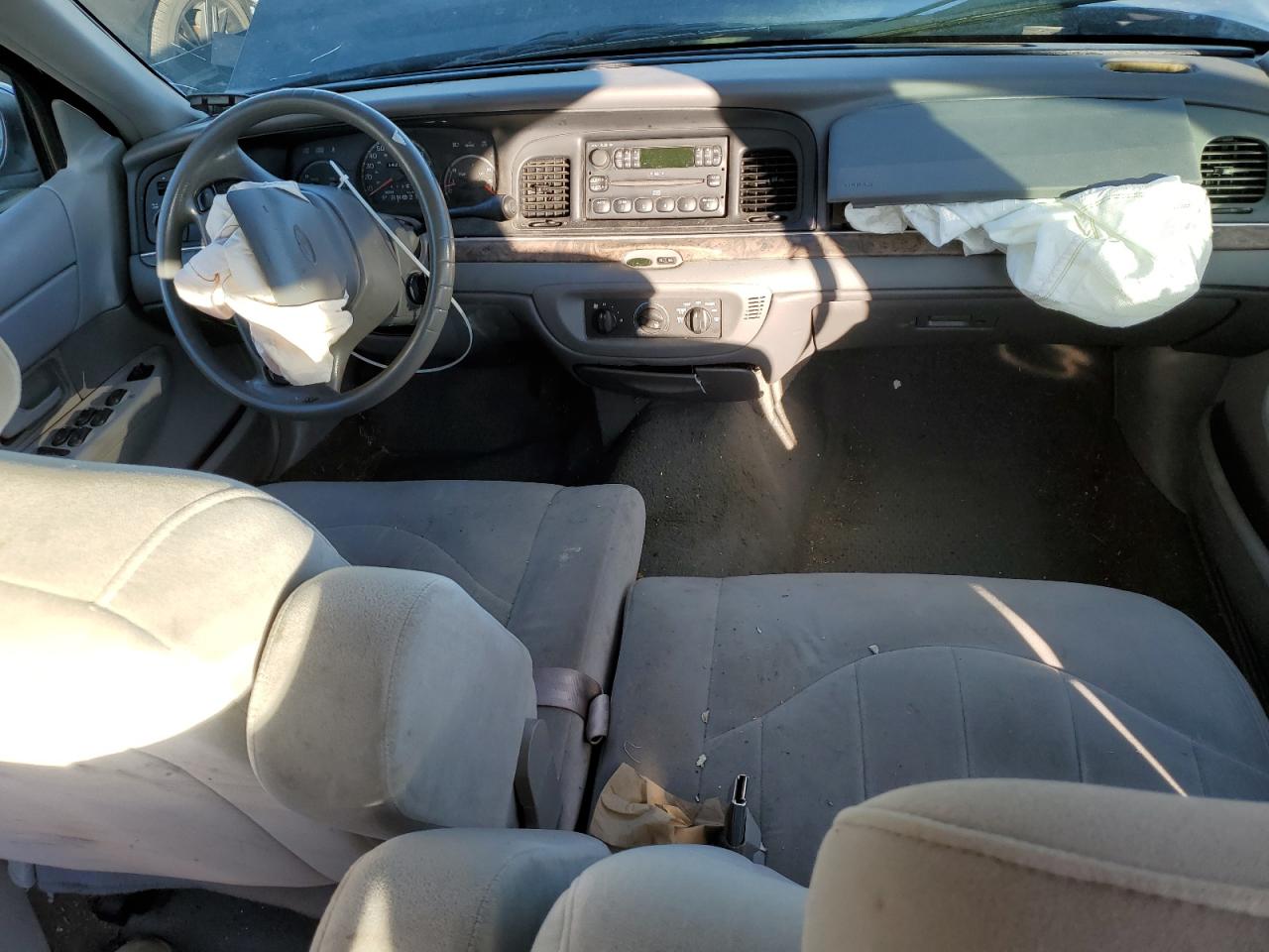 1999 Ford Crown Victoria VIN: 2FAFP73W0XX160640 Lot: 93149175