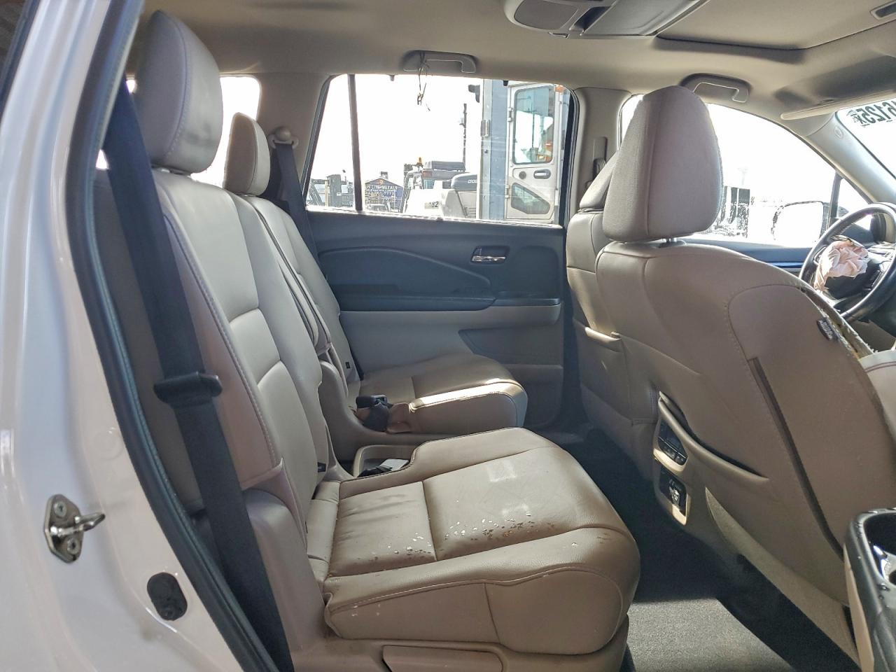 2019 Honda Pilot Touring VIN: 5FNYF5H63KB017449 Lot: 93916125