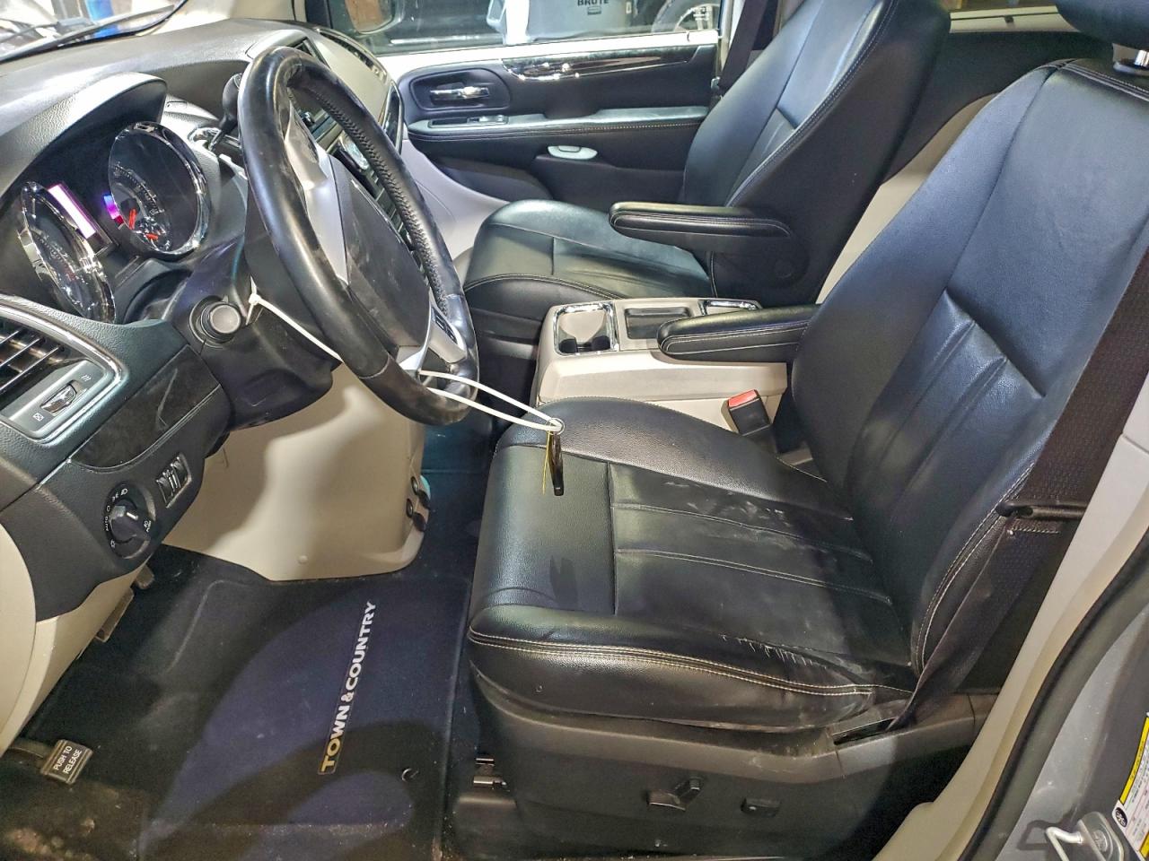 2015 Chrysler Town & Country Touring VIN: 2C4RC1BG2FR675717 Lot: 94107835