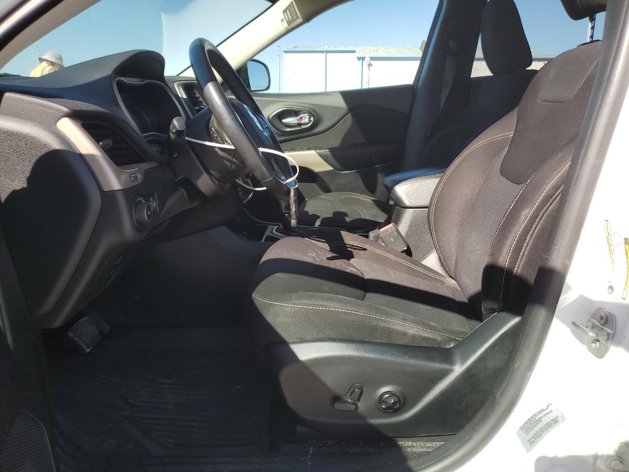 2017 Jeep Cherokee Latitude VIN: 1C4PJLCB3HW592674 Lot: 90129785