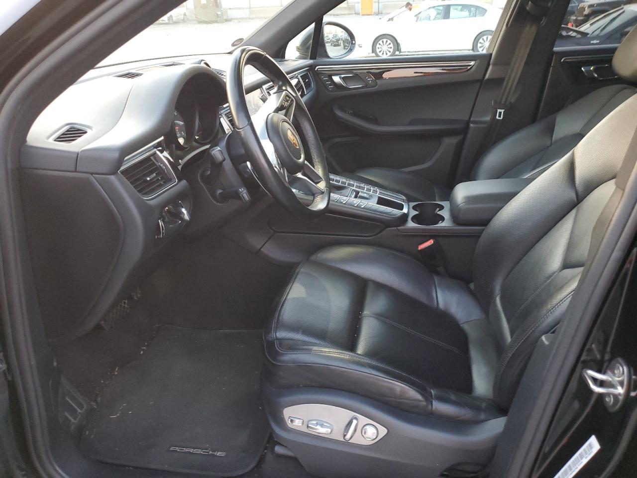 2017 Porsche Macan S VIN: WP1AB2A54HLB12667 Lot: 93657565