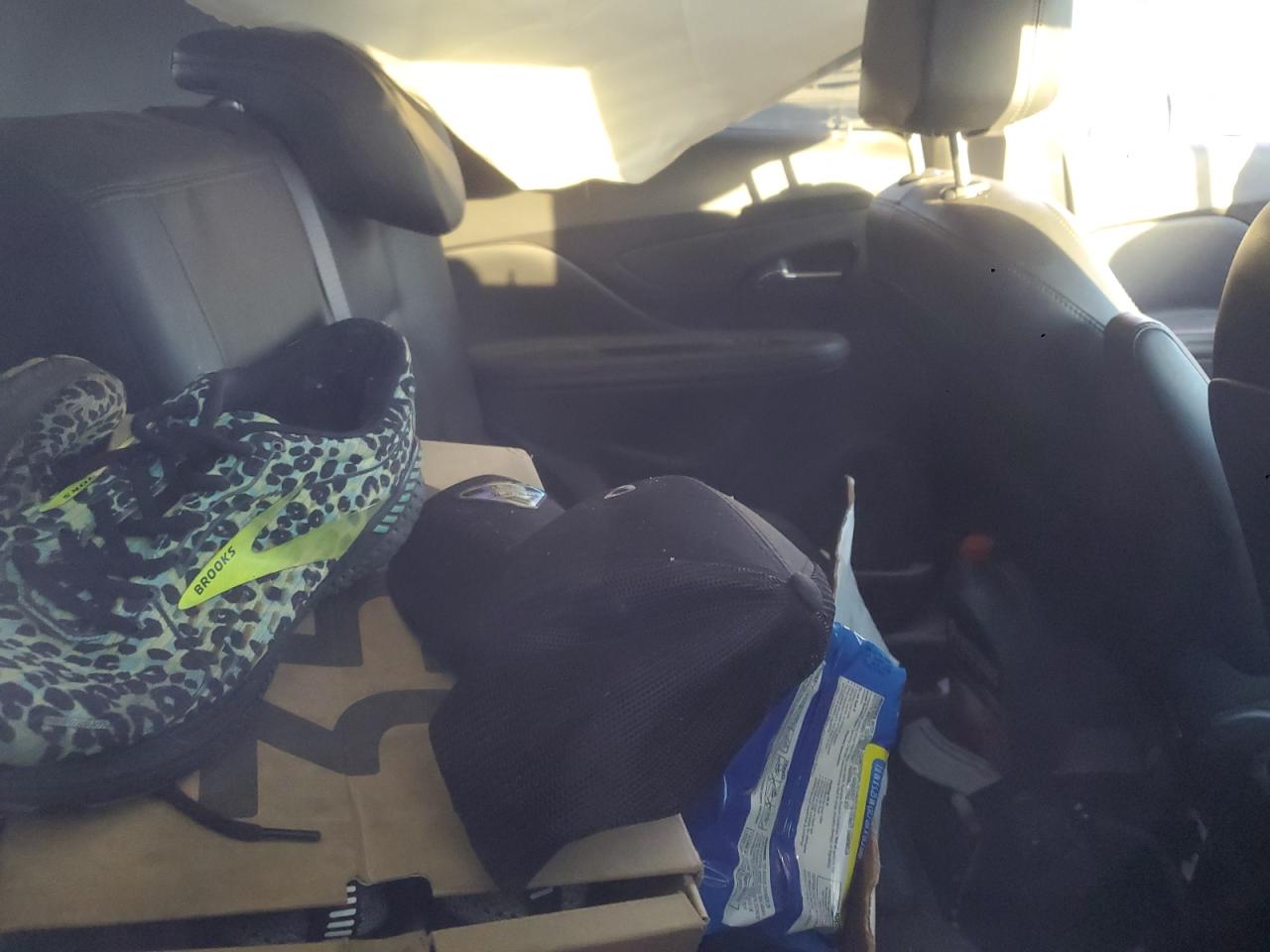 2018 Buick Encore Essence VIN: KL4CJCSB1JB640115 Lot: 90126865