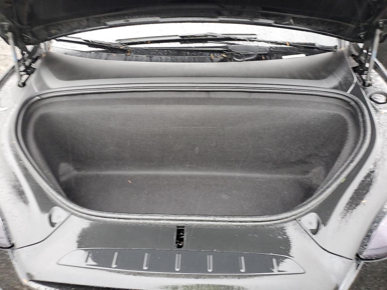 2019 Tesla Model X VIN: 5YJXCBE21KF197230 Lot: 92727875