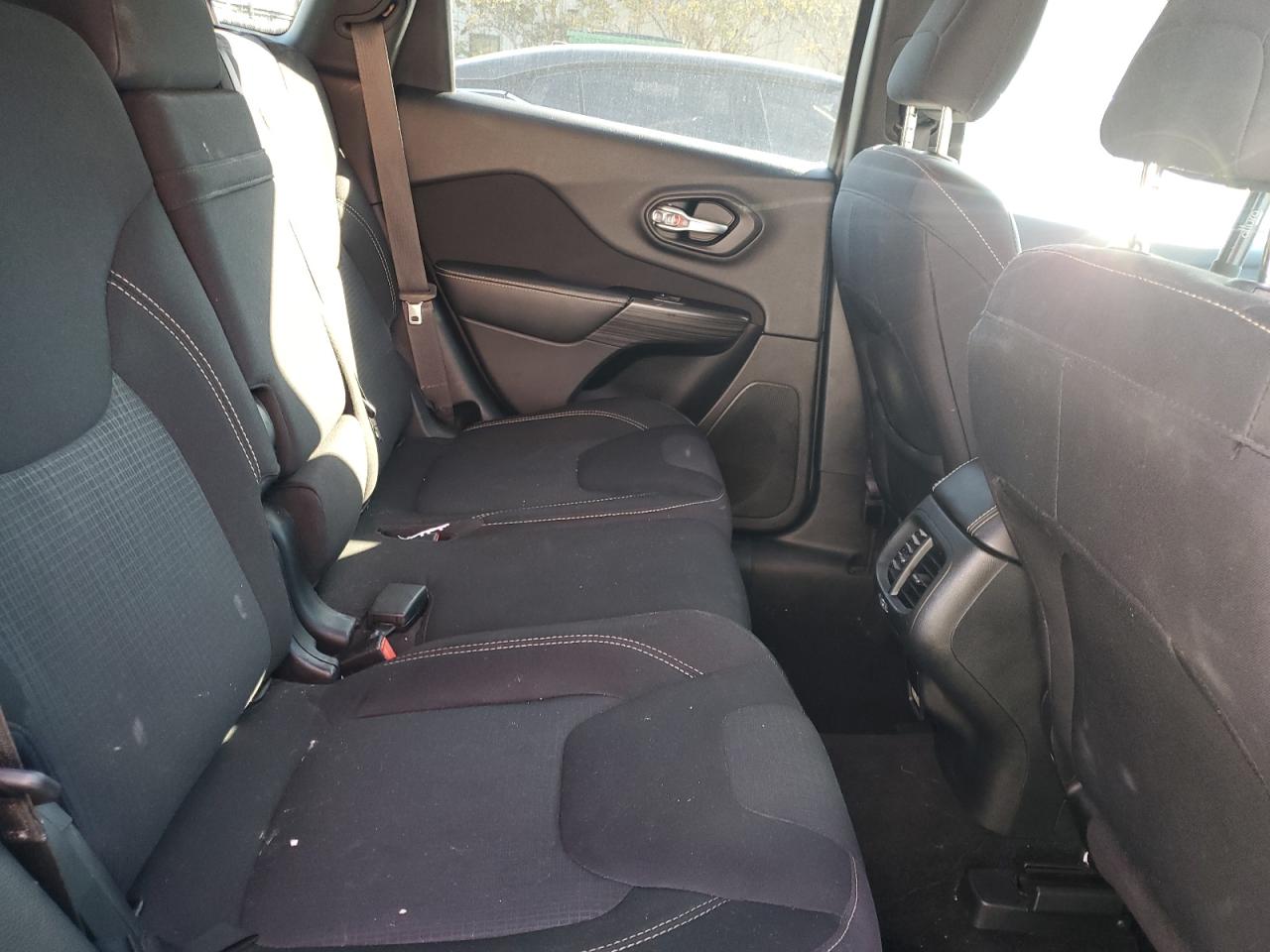 2015 Jeep Cherokee Latitude VIN: 1C4PJMCBXFW588785 Lot: 91716255