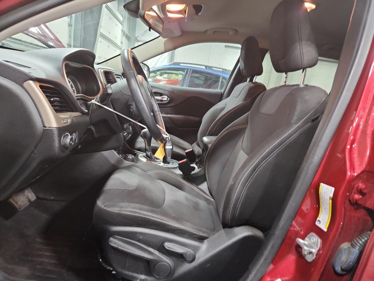 2015 Jeep Cherokee Latitude VIN: 1C4PJMCS6FW604870 Lot: 93052715