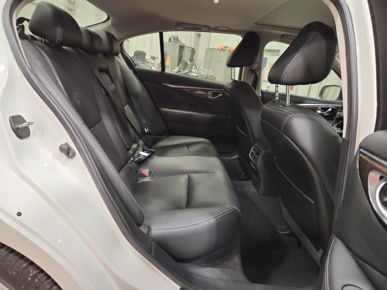 2018 Infiniti Q50 Luxe VIN: JN1EV7AR0JM438883 Lot: 93229895