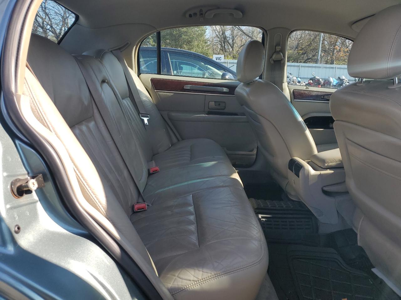 2005 Lincoln Town Car Signature VIN: 1LNHM81W75Y611222 Lot: 92603505