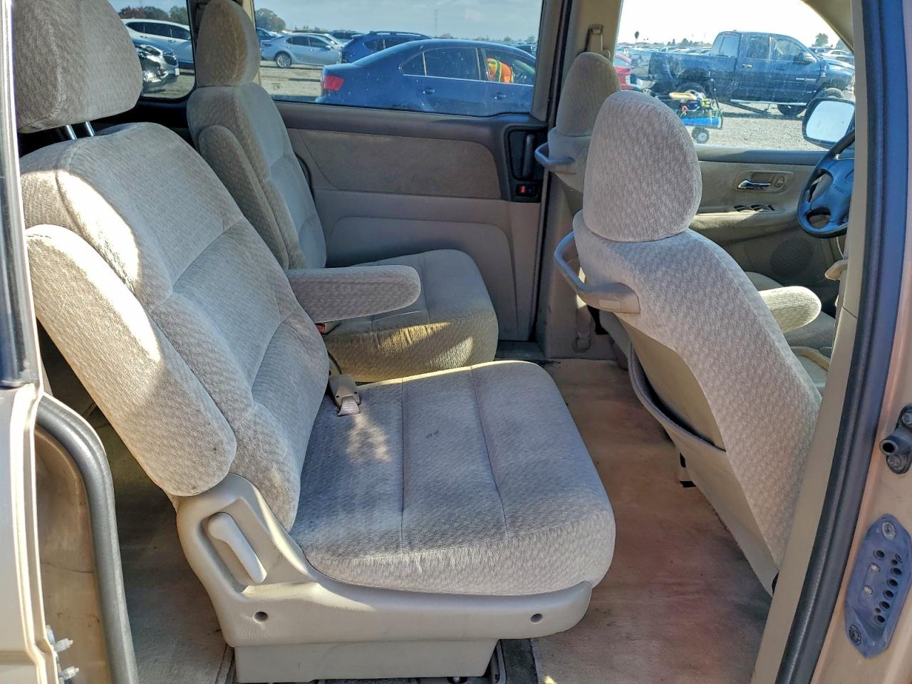 2000 Honda Odyssey Lx VIN: 2HKRL1856YH546143 Lot: 94124065