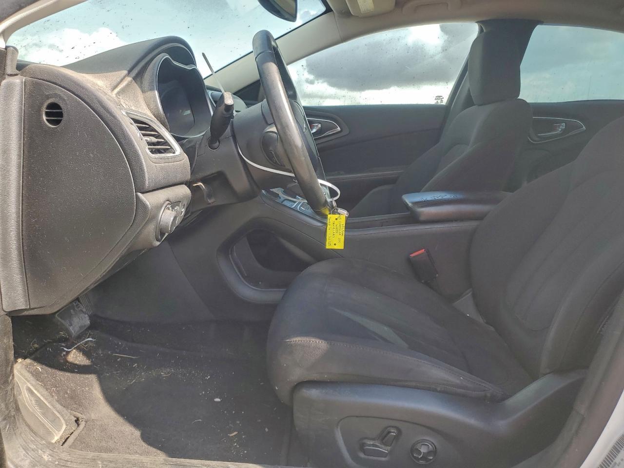 2015 Chrysler 200 Limited VIN: 1C3CCCAB4FN566880 Lot: 93704065