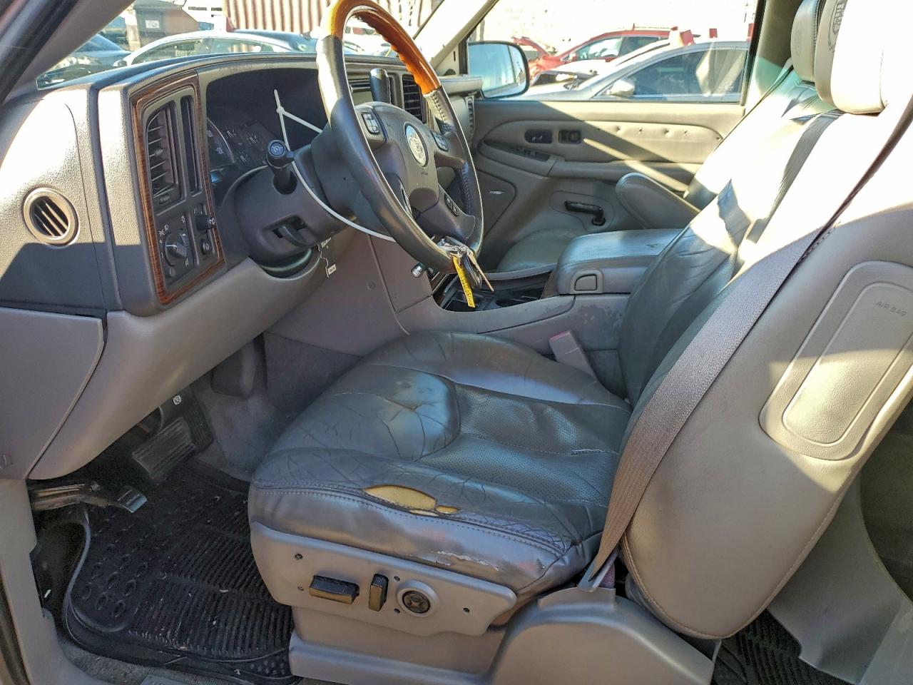 2004 Cadillac Escalade Luxury VIN: 1GYEK63N74R315335 Lot: 93895335