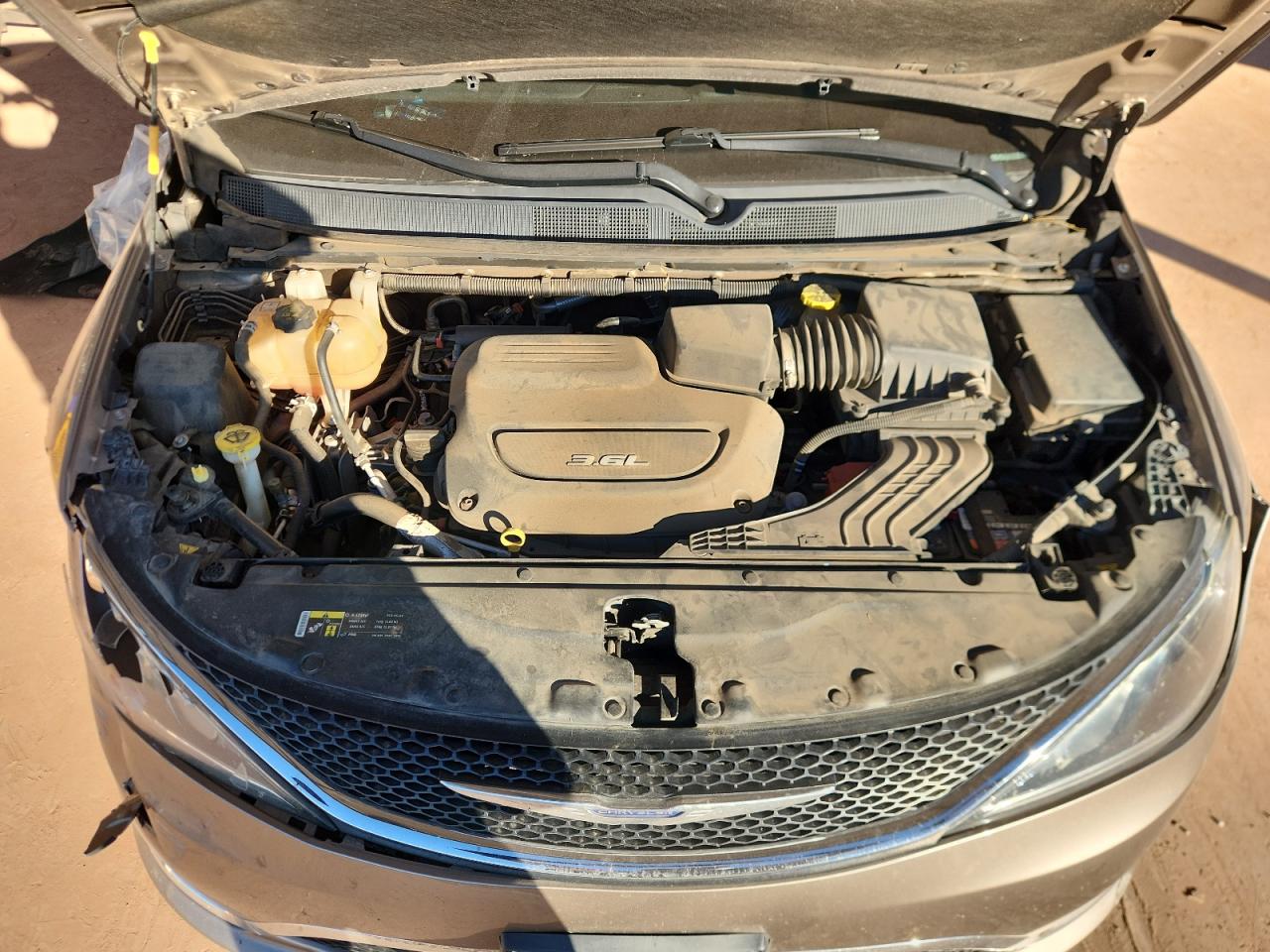 2017 Chrysler Pacifica Limited VIN: 2C4RC1GG2HR537560 Lot: 91414675