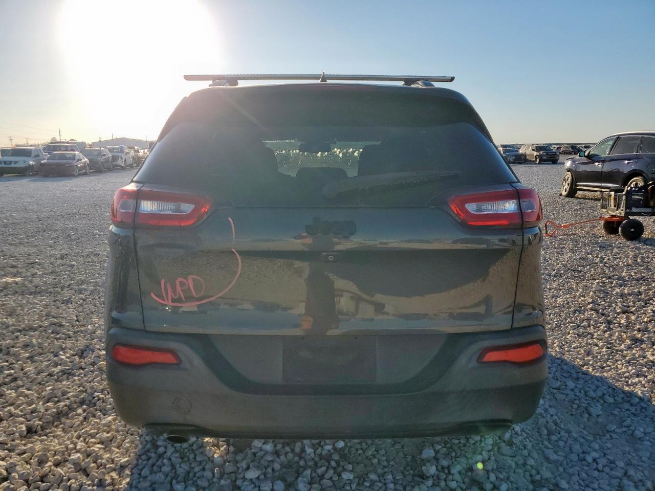 2016 Jeep Cherokee Latitude VIN: 1C4PJLCB7GW137373 Lot: 92377235