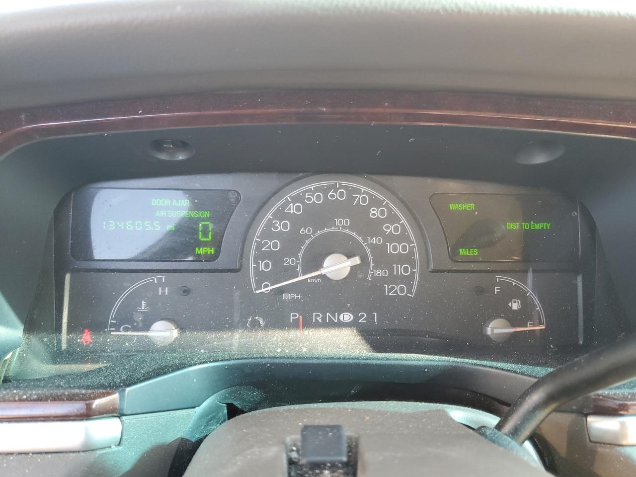 2004 Lincoln Town Car Executive VIN: 1LNHM81W34Y662151 Lot: 82414495