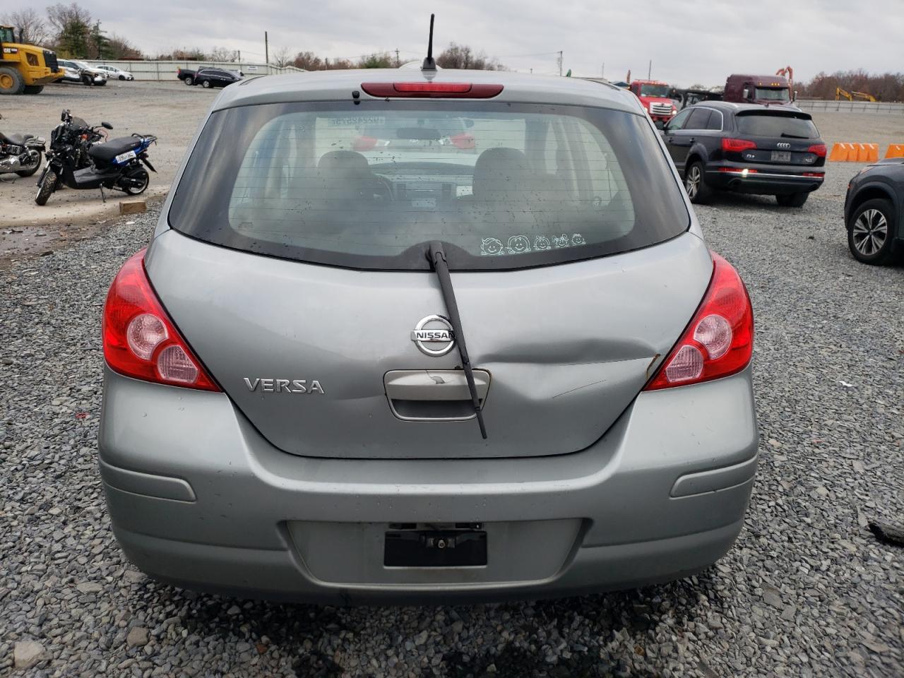 2009 Nissan Versa S VIN: 3N1BC13E59L465700 Lot: 92242575