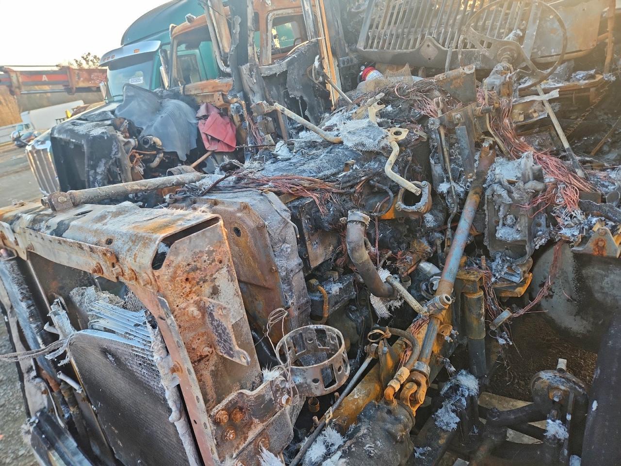 2007 International 9200 Semi Truck VIN: 2HSCEAPR67C379587 Lot: 92581205