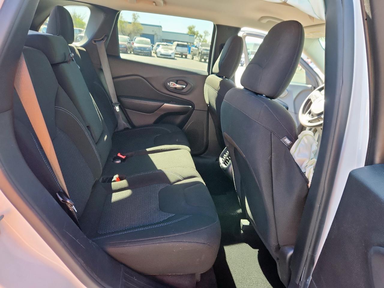 2021 Jeep Cherokee Latitude VIN: 1C4PJLCBXMD150965 Lot: 92487425