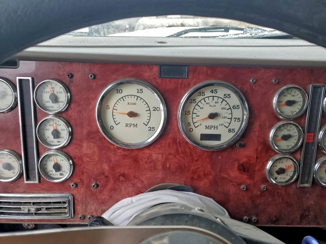 2005 International 9900 9900I - Semi Truck VIN: 2HSCHAPR25C030110 Lot: 93528645