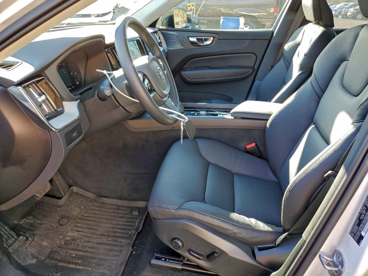 2025 Volvo Xc60 Plus VIN: YV4M12RC9S1016067 Lot: 94149875