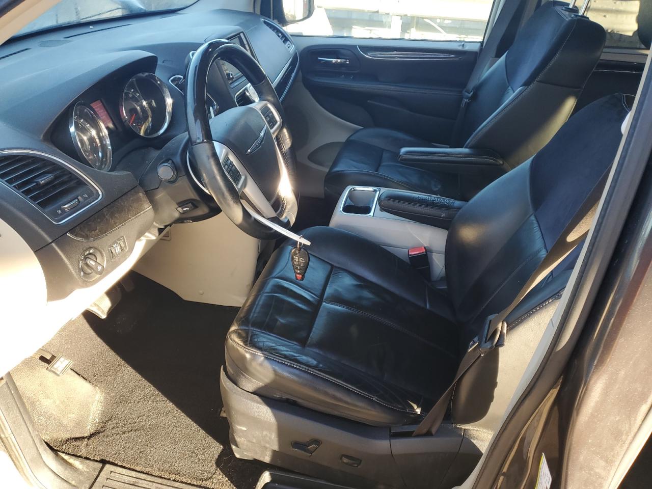 2015 Chrysler Town & Country Limited Platinum VIN: 2C4RC1GG5FR639481 Lot: 92545635