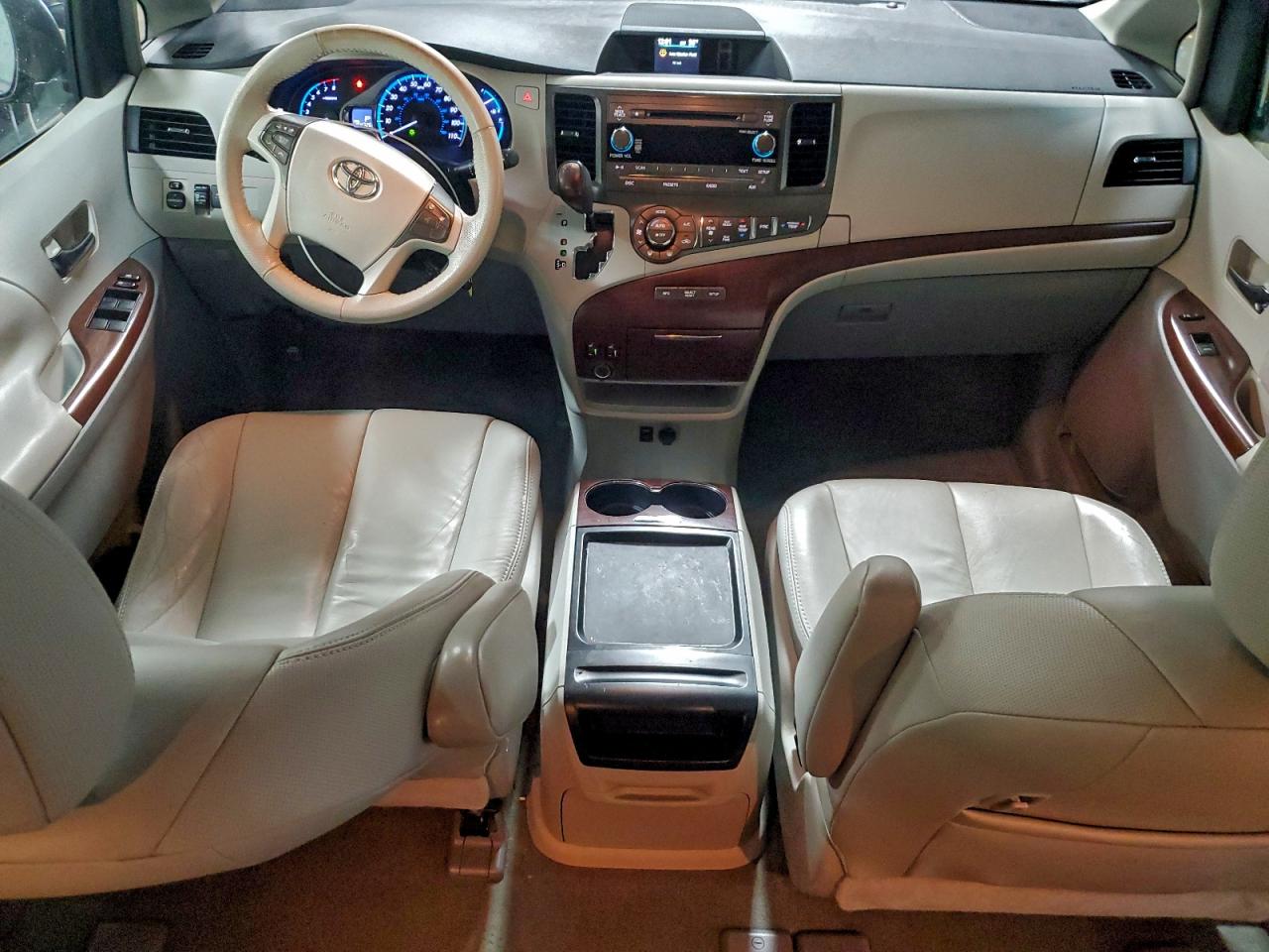 2011 Toyota Sienna Xle VIN: 5TDYK3DC0BS132730 Lot: 90822675