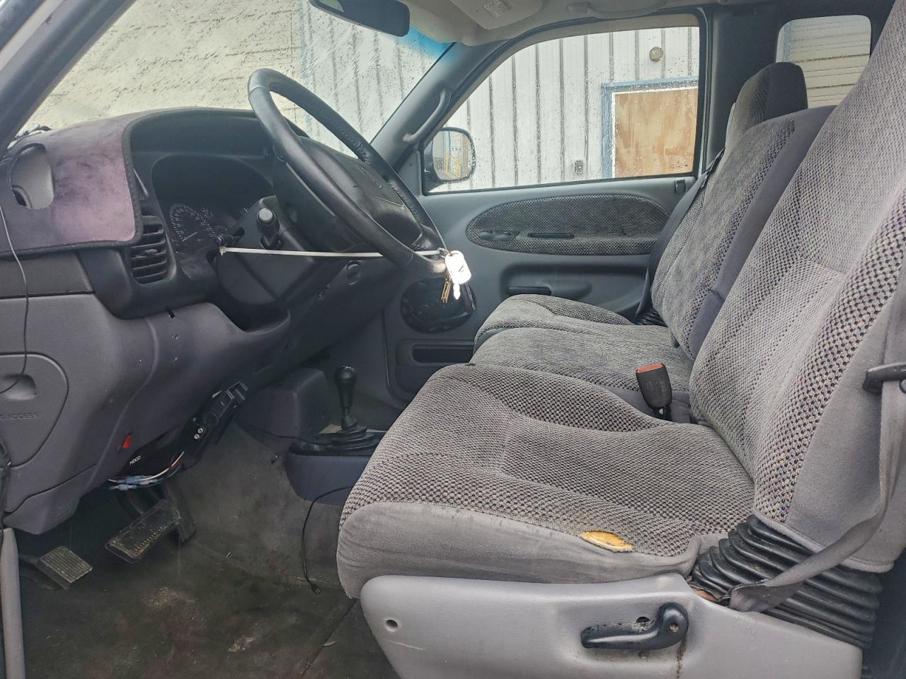 2000 Dodge Ram 1500 VIN: 3B7HF13Z8YM211392 Lot: 94245035