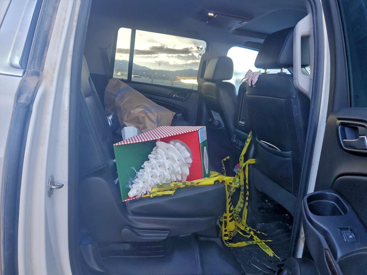 2018 Chevrolet Suburban K1500 Lt VIN: 1GNSKHKC9JR240855 Lot: 94547385