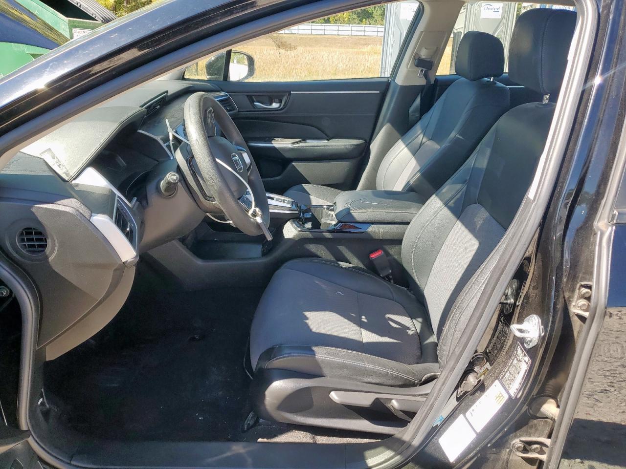 2018 Honda Clarity VIN: JHMZC5F12JC015531 Lot: 90986975