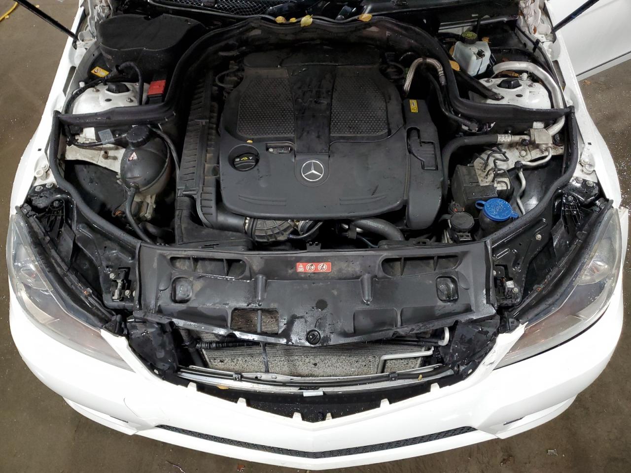 2014 Mercedes-Benz C 300 4Matic VIN: WDDGF8ABXER304585 Lot: 92614685