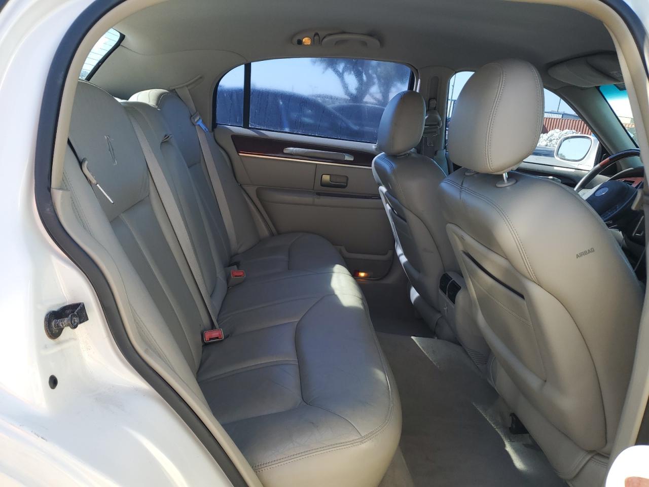 2003 Lincoln Town Car Cartier VIN: 1LNHM83W13Y610366 Lot: 93138225