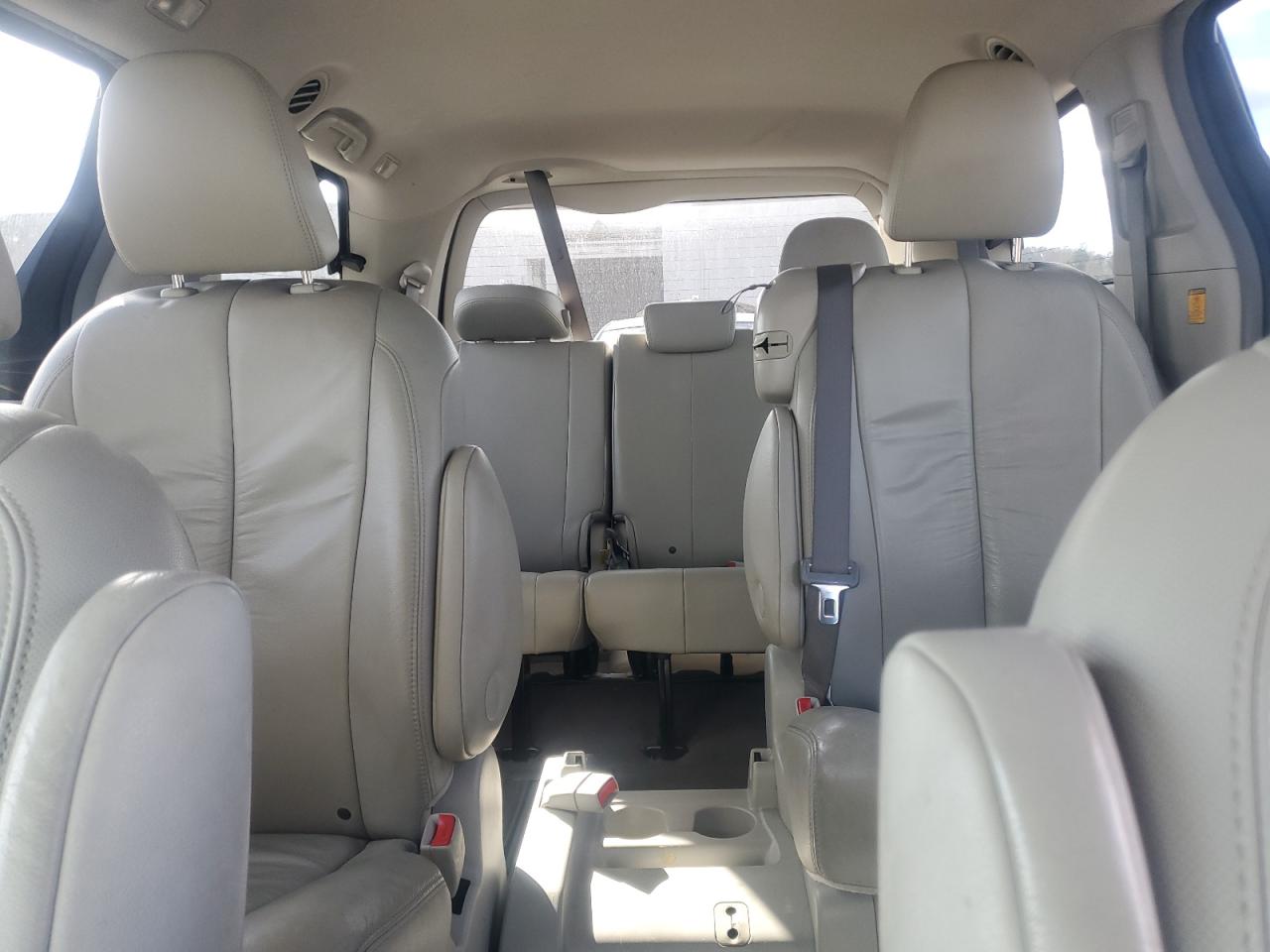 2011 Toyota Sienna Xle VIN: 5TDYK3DCXBS105793 Lot: 93323225