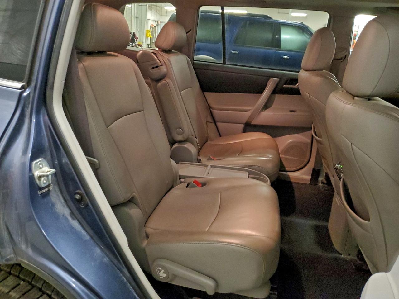 2013 Toyota Highlander Base VIN: 5TDBK3EH0DS242745 Lot: 93139155