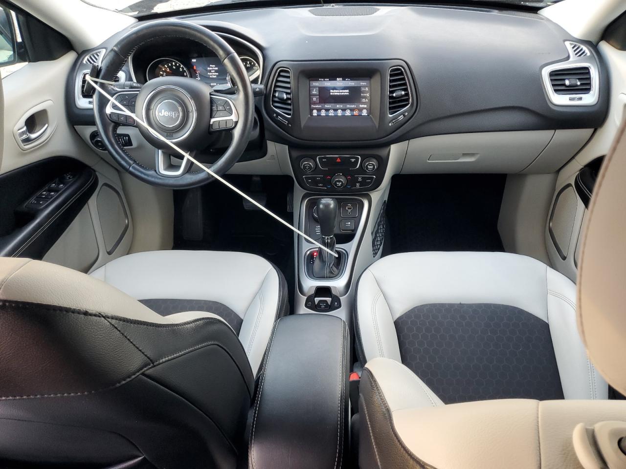 2018 Jeep Compass Latitude VIN: 3C4NJDBB5JT138677 Lot: 92748125