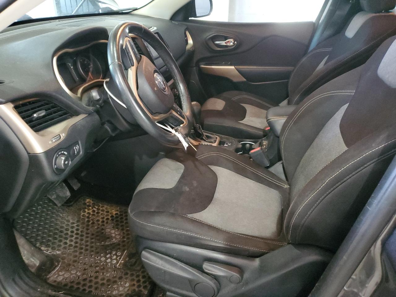 2018 Jeep Cherokee Latitude VIN: 1C4PJMCX5JD571537 Lot: 92021535