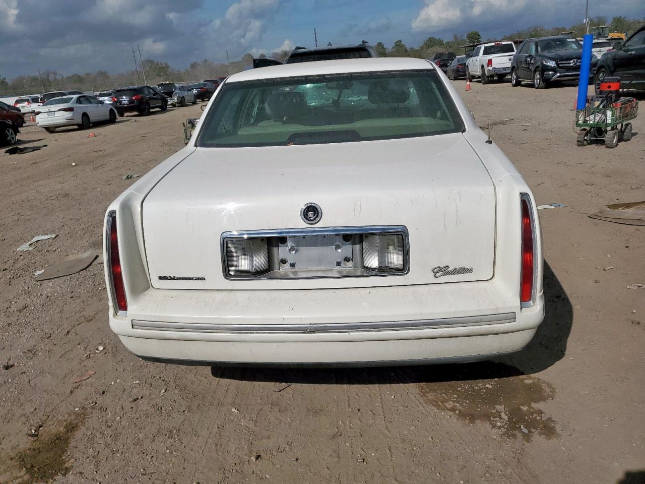 1998 Cadillac Deville VIN: 1G6KD54Y4WU726586 Lot: 93610575