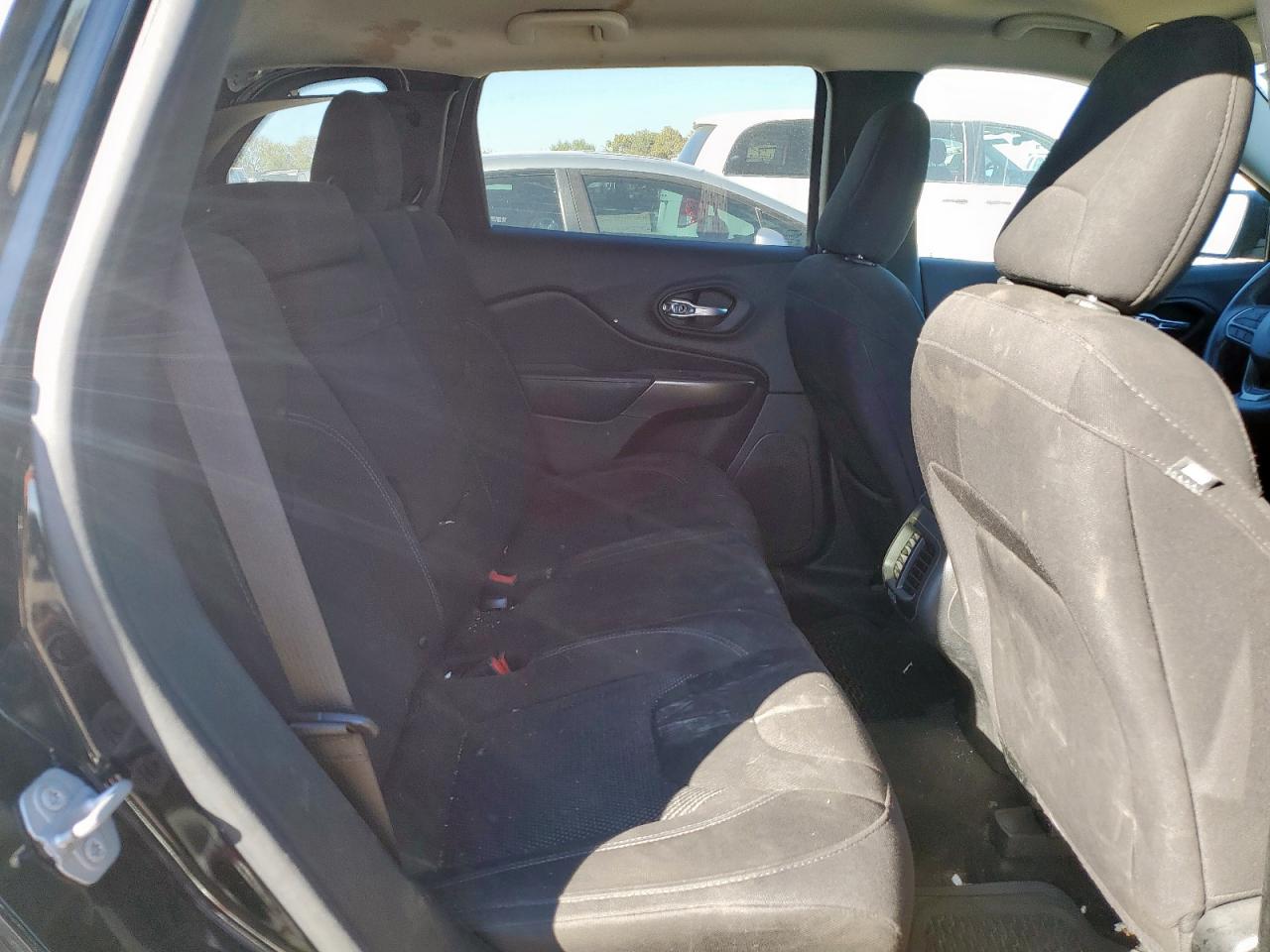 2019 Jeep Cherokee Latitude VIN: 1C4PJLCB2KD348260 Lot: 90700975