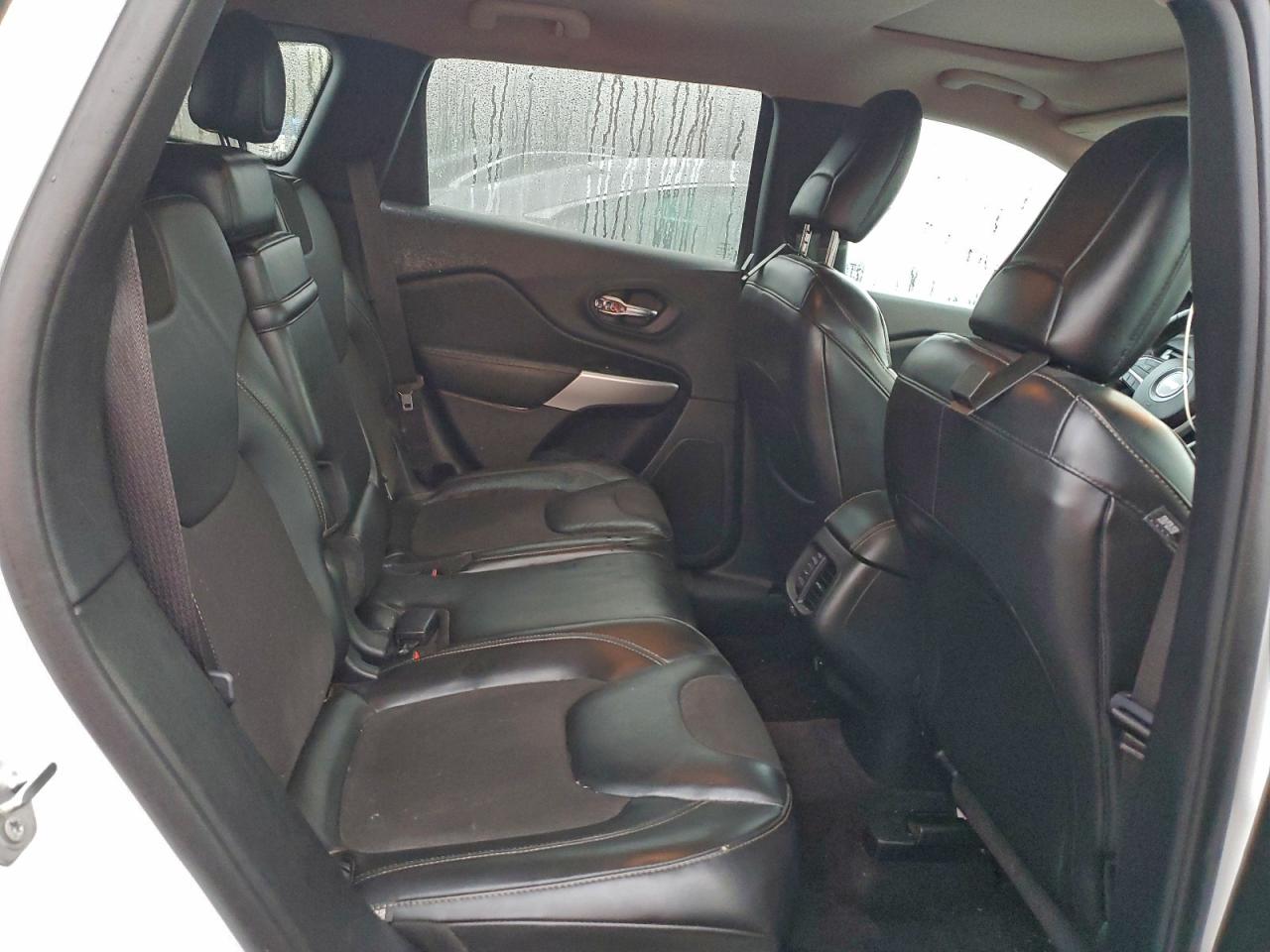 2018 Jeep Cherokee Latitude Plus VIN: 1C4PJMLX4JD579001 Lot: 94229805