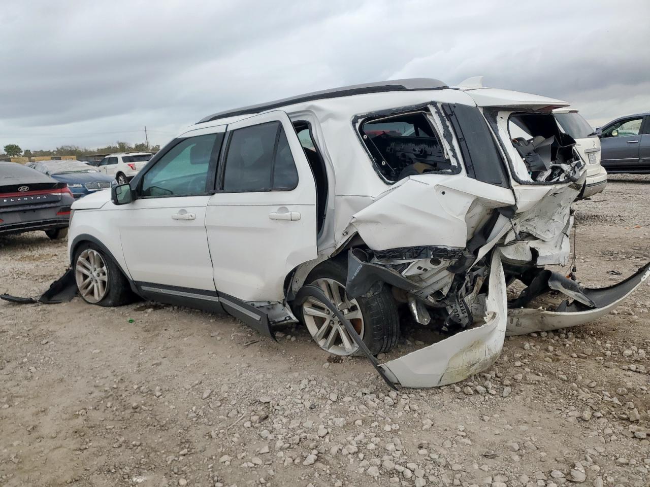 2017 Ford Explorer Xlt VIN: 1FM5K7D81HGB30327 Lot: 92945845