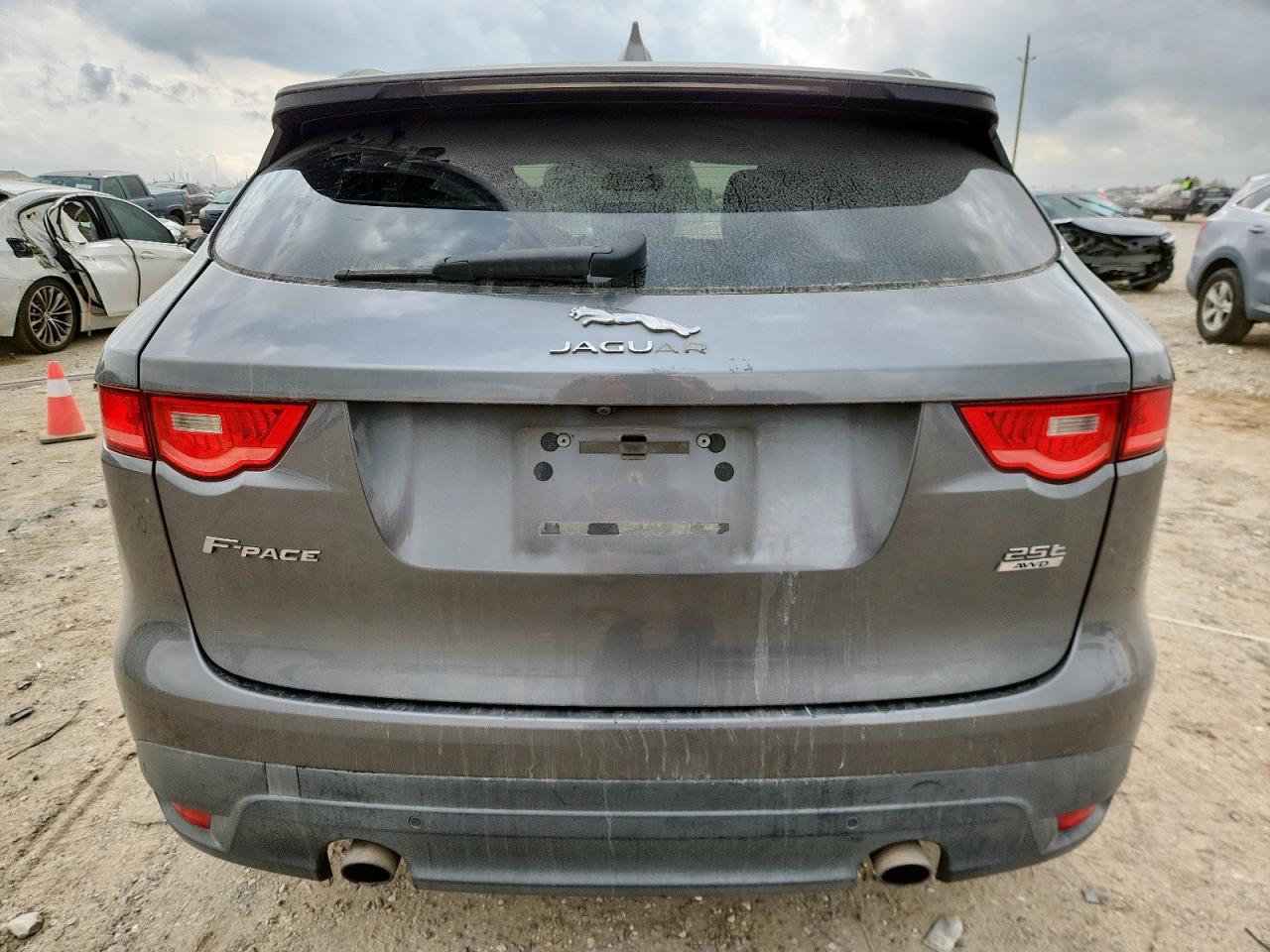 2018 Jaguar F-Pace Premium VIN: SADCJ2FX0JA255239 Lot: 93260835