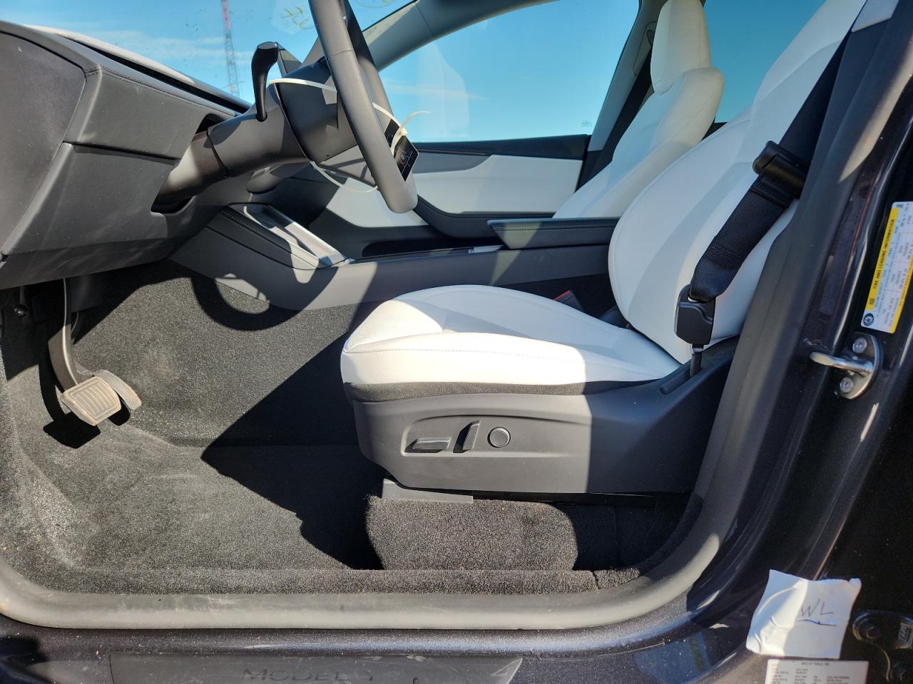 2026 Tesla Model Y VIN: 7SAYGDEE3TA389068 Lot: 90773585