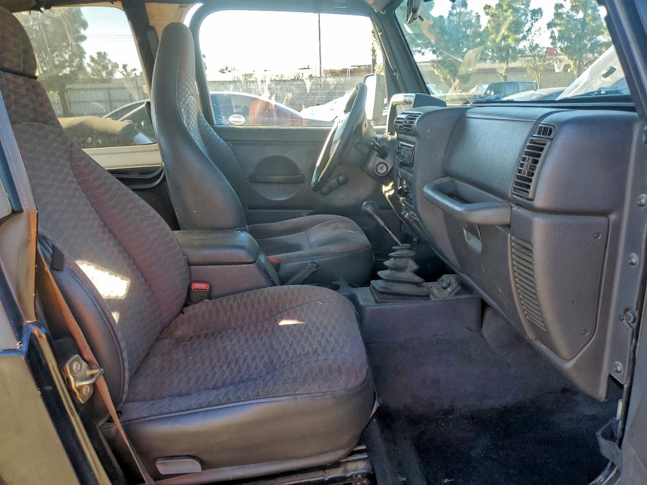 2000 Jeep Wrangler / Tj Sport VIN: 1J4FA49S5YP722998 Lot: 94358885