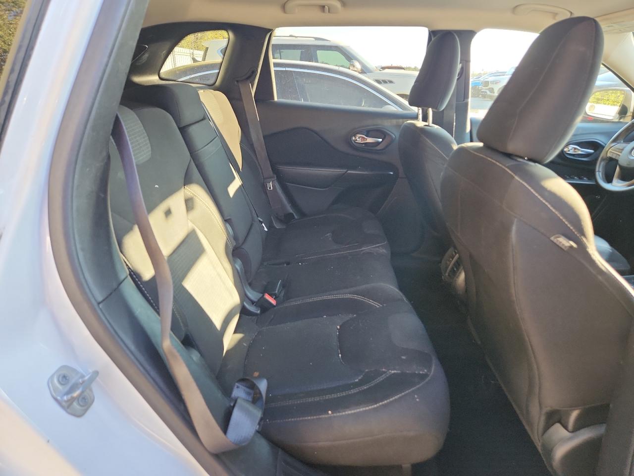 2015 Jeep Cherokee Latitude VIN: 1C4PJLCB1FW793454 Lot: 91063985