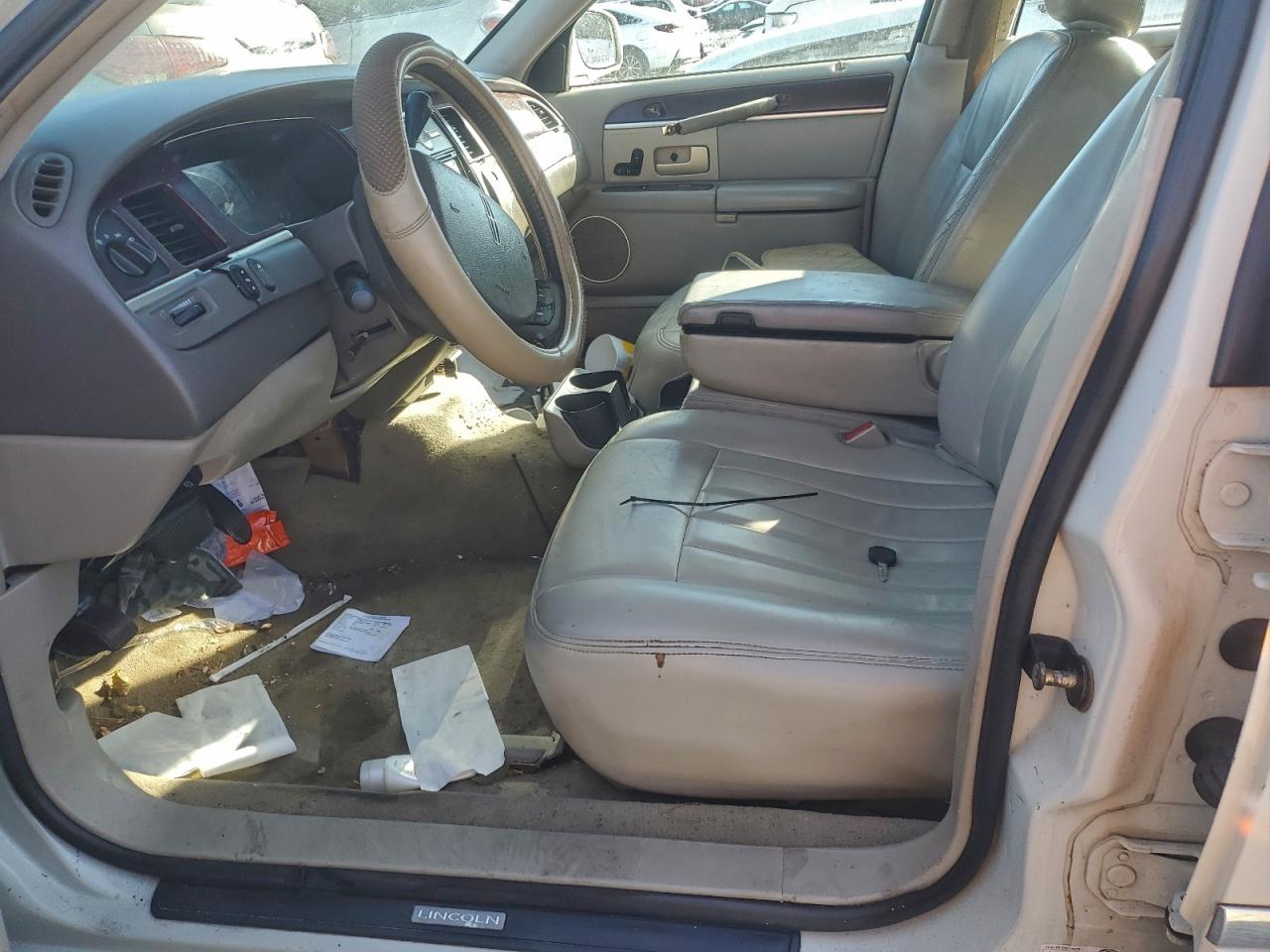 2005 Lincoln Town Car Signature VIN: 1LNHM81W05Y663162 Lot: 91690395