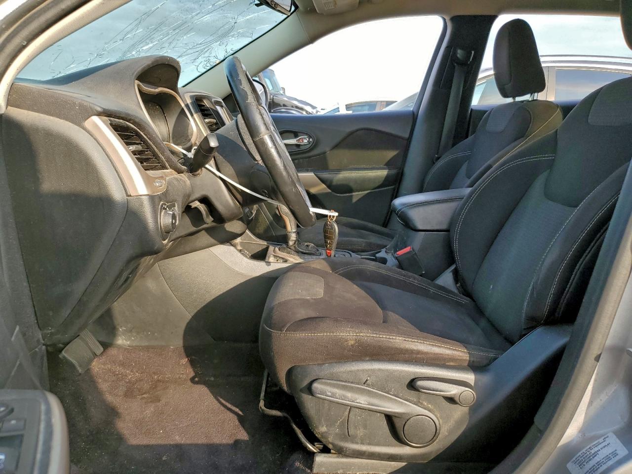 2017 Jeep Cherokee Latitude VIN: 1C4PJLCB3HW574417 Lot: 94477715