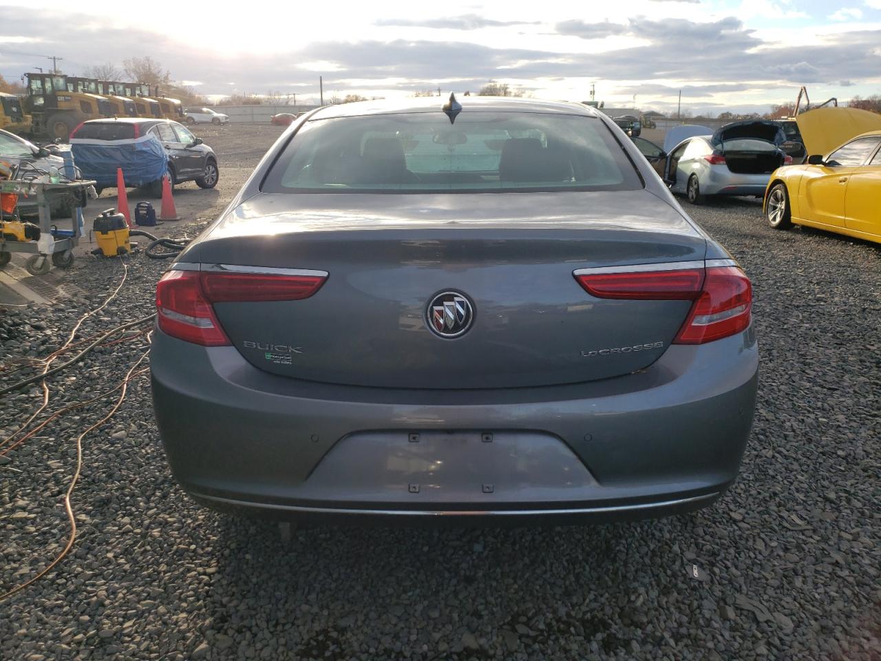2018 Buick Lacrosse Essence VIN: 1G4ZP5SZ7JU123800 Lot: 92424245