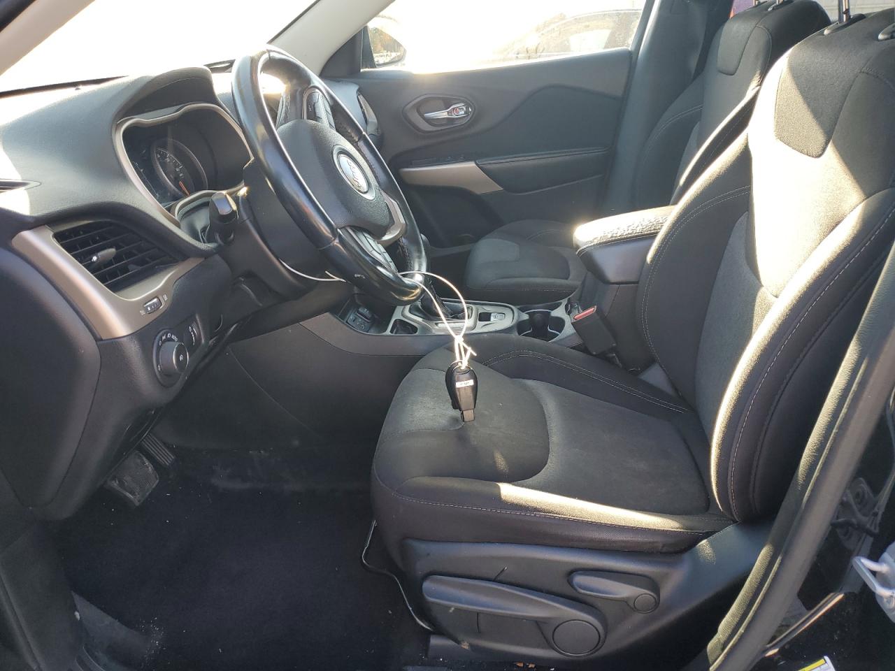 2018 Jeep Cherokee Latitude VIN: 1C4PJLCB8JD551376 Lot: 91814095