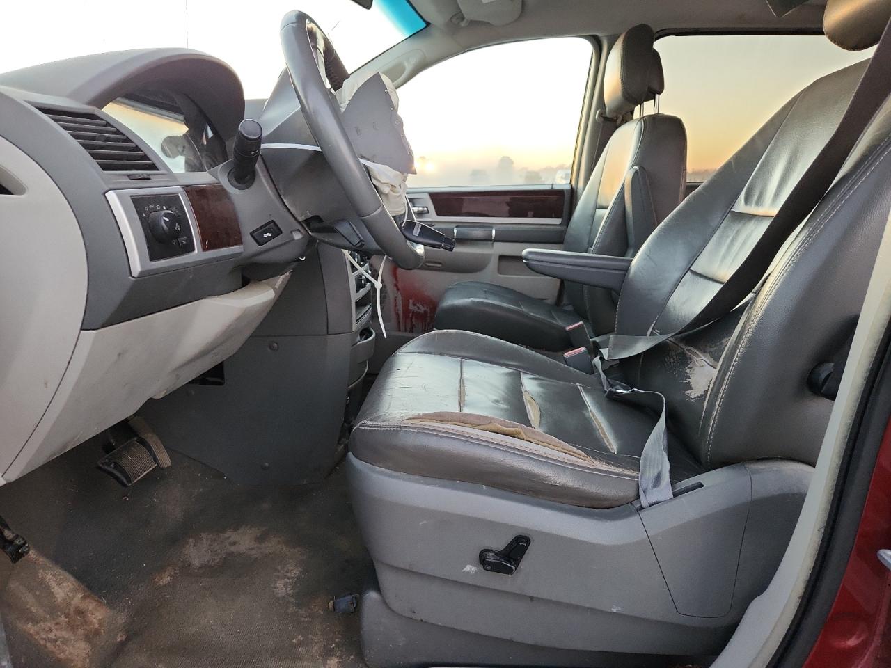 2010 Chrysler Town & Country Touring VIN: 2A4RR5D17AR337425 Lot: 92736105