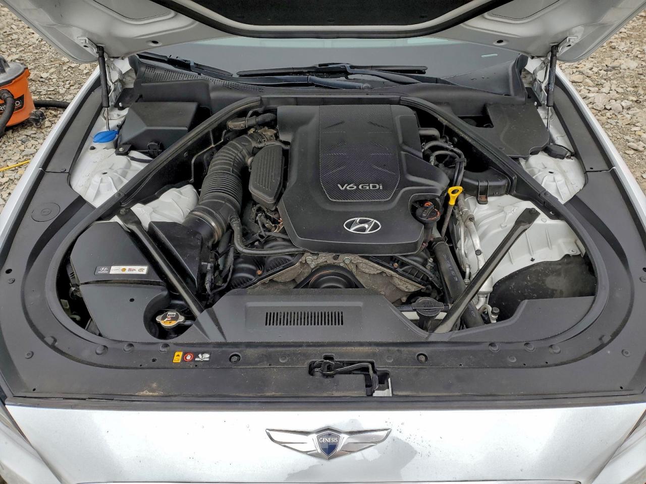 2015 Hyundai Genesis 3.8L VIN: KMHGN4JE0FU018433 Lot: 93482445